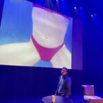 Maria Stavang Instagram - Si ifra om noen trenger en heindundranes underholdningsartist til ditt julebord.