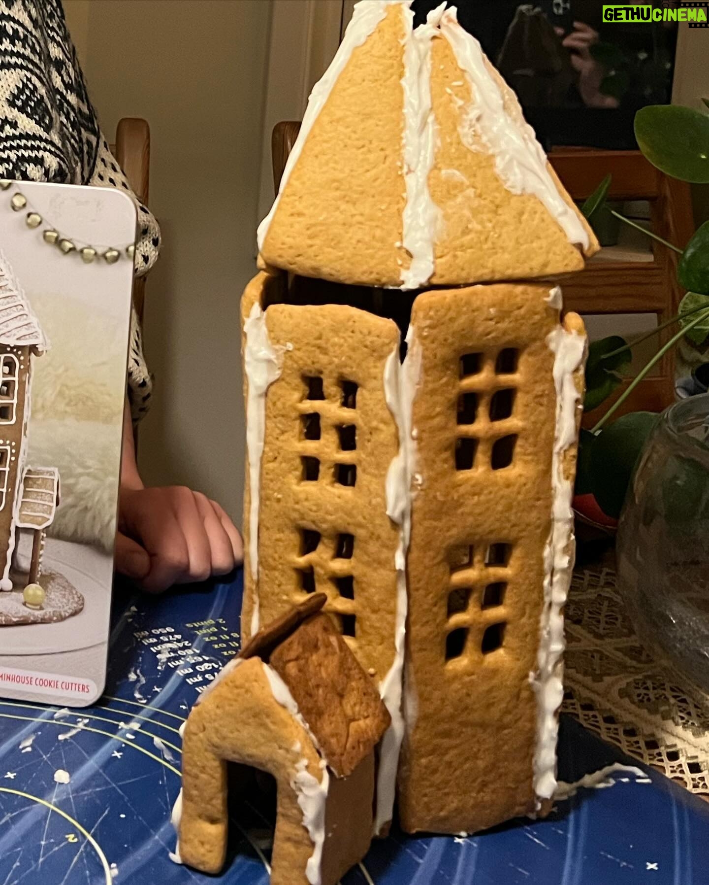 Maria Stavang Instagram - Må bygge meg nytt hus nå som renten er blitt så høy :P
