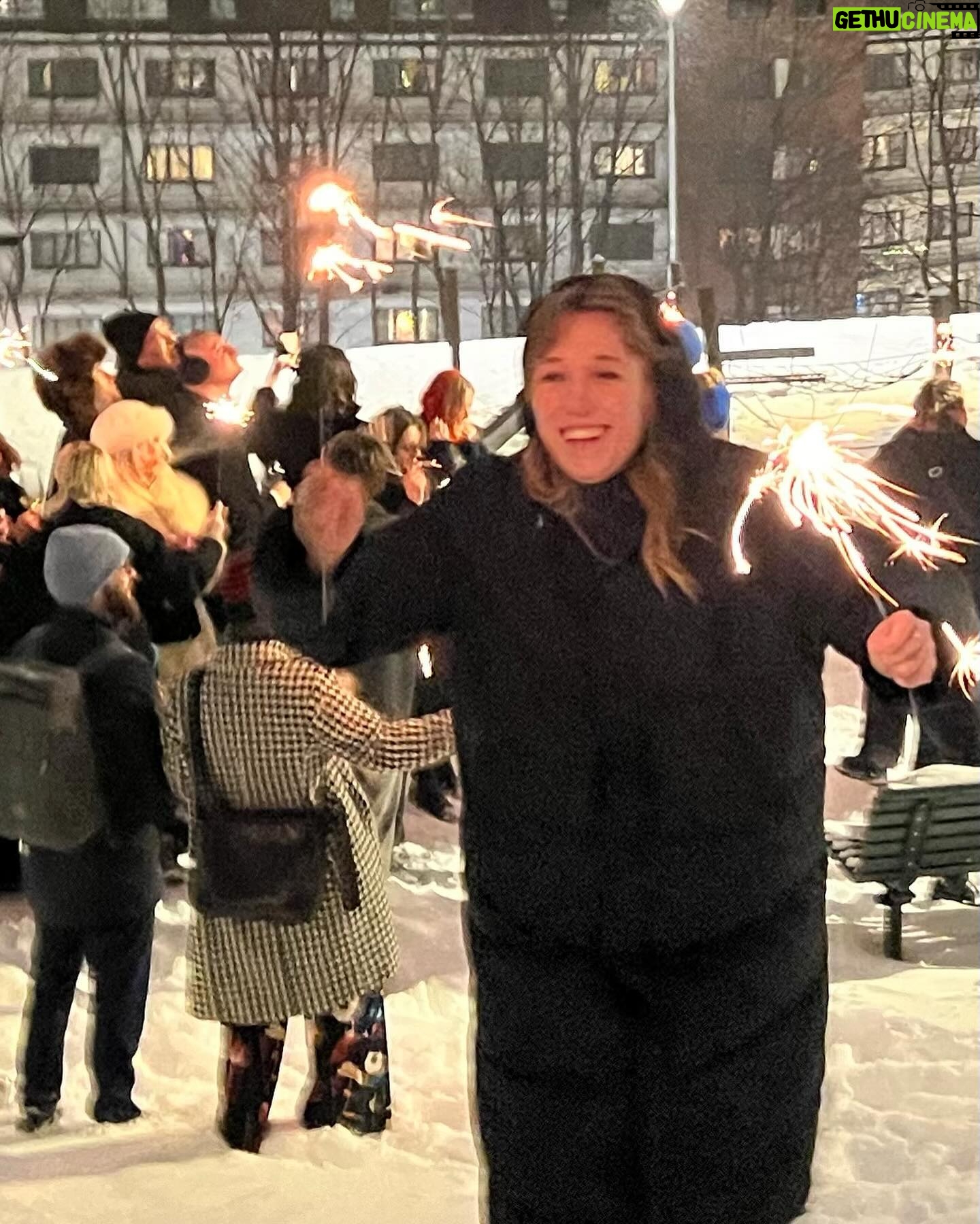 Maria Stavang Instagram - En historie i 3 deler. Godt nyttår!! 🎉