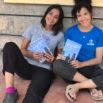 Mariam Hernández Instagram – “Vivir con Miedo, o sin èl” es el segundo libro de @blazquezsandra, un viaje brutal hacia nosotr@s mism@s, hacia lo más profundo del ser humano. Leyéndolo me planteaba què tipo  de sociedad hemos creado , qué valores tenemos, así como nuestra manera de vivir, nuestras inquietudes, deseos, (falsas) necesidades. 
Me dio un vuelco el alma, literal. Y lloré, mucho, replanteándome tantas cosas…

El 100% del dinero recaudado con la venta del libro  va para @somosidealibre y sus niñ@s de Chumvi. ¿Lo has leído? Si no, vete al web y cuéntame qué te ha parecido ❣️