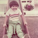 Mariam Hernández Instagram – Hace unos días cumplí 43 años… 43. Lo repito porque siempre me ha costado decir mi edad por aquí. El miedo al paso de los años, a que no me llamen tanto en mi trabajo por ser mayor , a no gustar (a los demás, o mejor dicho, “a ellos” ) … pues sí tengo 43 y aunque da vértigo , en todos los sentidos, me siento bien , probablemente mejor que antes. Me siento más valiente y más serena (y esto último ha sido un trabajo de muchos  años).

Hoy, mi hija me ha dicho  que tenía que ponerse “guapa” porque Cocodrilo tenía  que verla fabulosa…. “Tú ya eres fabulosa cariño, le dije! Y ponte lo que quieras sólo si a ti te gusta y tú quieres, ¡¡da igual lo que piense cocodrilo!!”… hay algo social que empieza a aflorar, el gustar, el encajar, la aprobación de los demás… “ . Pensé que ella saldría de eso, que sería más libre, pero está claro que hay que seguir  en la lucha. Sigue el viaje…
Felices 43 para mí ❣️
