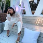 Mariam Hernández Instagram – Pues ayer estuvimos en una de las terrazas más bonitas de Madrid: música con vistas, risas y vinos, para qué más?? 
@harpersbazaares 💥

Gracias  @noeminohales de la mano de @yslbeauty #yslbeauty #makeuplook 

Look by @mardy_nogales 
@beatriz_de_la_camara @joyassardinero 
@lodishoes 

@jcarlosmauri ❣️