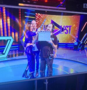 Mariam Hernández Instagram - Esta noche vuelve @hitlistrtvc a las 22:30 hrs, ¡este  programa me hace tan feliz! @ivantorresep dale al playyyyy mi niño!! 

Gracias @ehmoda @sandroparis ❣️
Y a mi querida @rakelquesada que me pone bella cada semana .