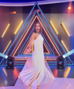 Mariam Hernández Instagram - Esta noche tenemos un pedazo de programa!! @hitlistrtvc estoy ya nerviosa en el sofá, @ivantorresep dale al playyyyyyyy 💥💥 @ehmoda @sandroparis 🤍 #hitlist #lamejormúsica #gustazodeequipo @rtvces