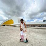Mariam Hernández Instagram – Hay ciudades que te sorprenden, que no esperas que te gusten tanto, ni encontrar rincones tan especiales, y eso me ha pasado con Avilés. Han sido unos días con muchas sorpresas, museos, deportes, muchos baños, comida rica y tiempazo.

Gracias @turismoavilescomarca @anaflullaby 
Voleveremos 😜