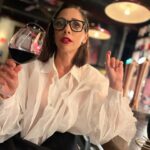 Mariam Hernández Instagram – Anoche me reí muchísimo con #Matusalèn , enhorabuena querido @davidgalangalindo y a tod@s l@s amigos que trabajan en la peli y que están maravillos@s @julian_lopez @mirenib ❣️
Gracias siempre a mi @mardy_nogales @valytyplace @coosyofficial @longchamp @marinagarciajoyas
Y a @rebecatfigueroa , me hace muy feliz verte 💫
@miguelportillof1 gracias por venirte desde el extrarradio amigo!! 🤣🤣