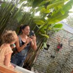 Mariam Hernández Instagram – Hace justo 4 años, a esta hora, nacía la gran revolución de mi vida. Aún no me explico cómo hemos llegado hasta aquí, ha sido tan rápido (y por momentos tannnn lento). He conocido el amor más absoluto pero también me ha costado mucho encontrarme en esta nueva faceta de madre. Y ahí seguimos, surfeando la vida, sintiéndome muy afortunada (a la vez que agotada) y queriendo cada día más al amor de mi vida.
Feliz cumpleaños y feliz todo lo que te espera mi amor.
Te quiero, pequeña. Muchísimo.