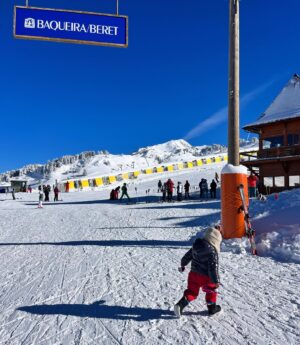 Mariam Hernández Instagram - Siempre sois el mejor plan @baqueira_beret 🤍❄️