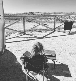 Mariam Hernández Instagram - Parar, (des)Conectar, la vida sin prisa, con atardeceres increíbles, café en arena, mares de invierno y las mejores vistas ❣️