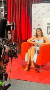 Mariam Hernández Instagram - Esta noche vuelvo a @rtvces , a @en_otra_clave , con un equipo que en un momento muy difícil de mi vida se convirtió en familia y que ahora considero “casa”. Además, por primera vez, grabé el programa con público en directo, desde el teatro de Agüimes. Gracias a tod@s!! Y ustedes… que lo disfruten esta noche (a las 21:30 hrs en Canarias). #EnOtraClave #volver #latierrita