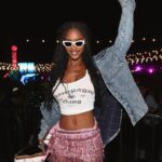 Mariama Diallo Instagram - Meet me in the desert 🌵 🧚🏾 @revolve #revolvefestival
