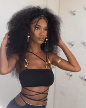 Mariama Diallo Instagram - A night to remember celebrating the @15percentpledge. @revlon thank you so much for having me, @emmagrede & @aurorajames the work you are both doing is incredible and extremly inspiring.  I’m wearing head to toe @sincerelyria.xo #blackowned 🤍

Photos @61.mm