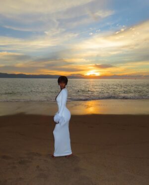 Mariama Diallo Instagram - Feeling light & Free 🕊️Happy New Year