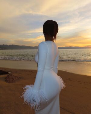 Mariama Diallo Instagram - Feeling light & Free 🕊️Happy New Year