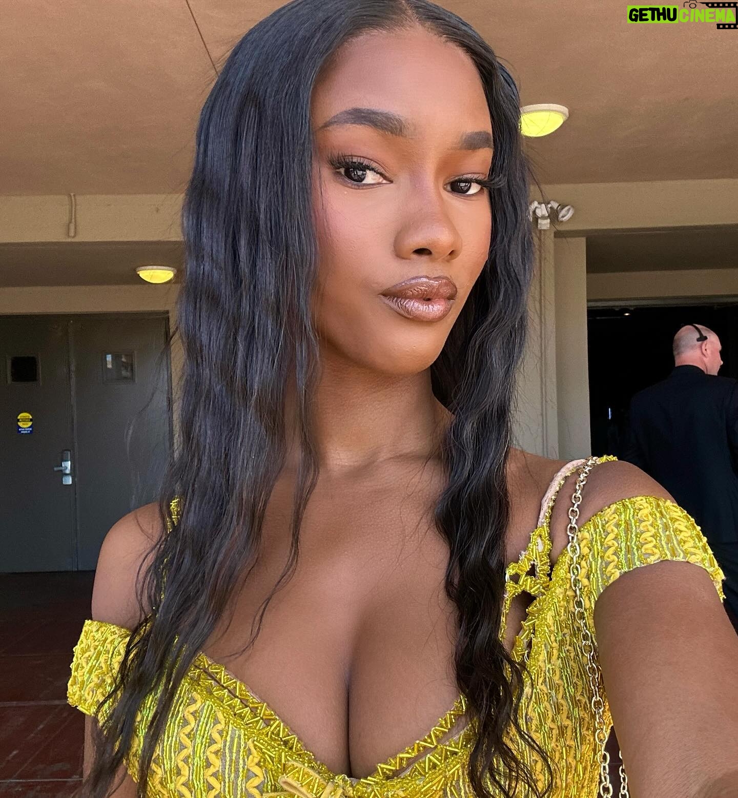 Mariama Diallo Instagram - Are selfies still a thing?? @naacpimageawards was incredible last night. So much excellence in so inspired 🫶🏽