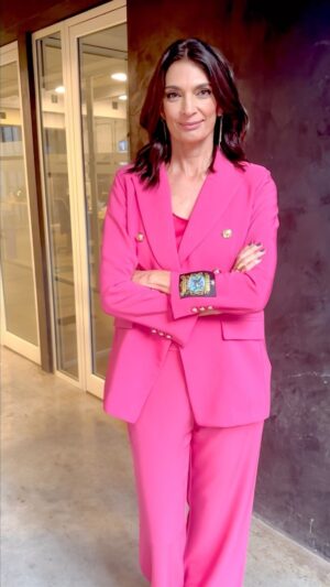 Mariana Arias Instagram - #noticieroAM de 6 a 8 lunes a viernes por @lanacionmas 
@nantolin 
@china.aguinaga @manuelameroni 
@freire.ale pelo
@danimaletlopez makeup