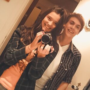 Mariana Lessa Instagram - #JEOF acho que nunca postei essa foto com o @fabiorabello suuuuper antiga de 2011, foto no espelho era moda hahaha 👻