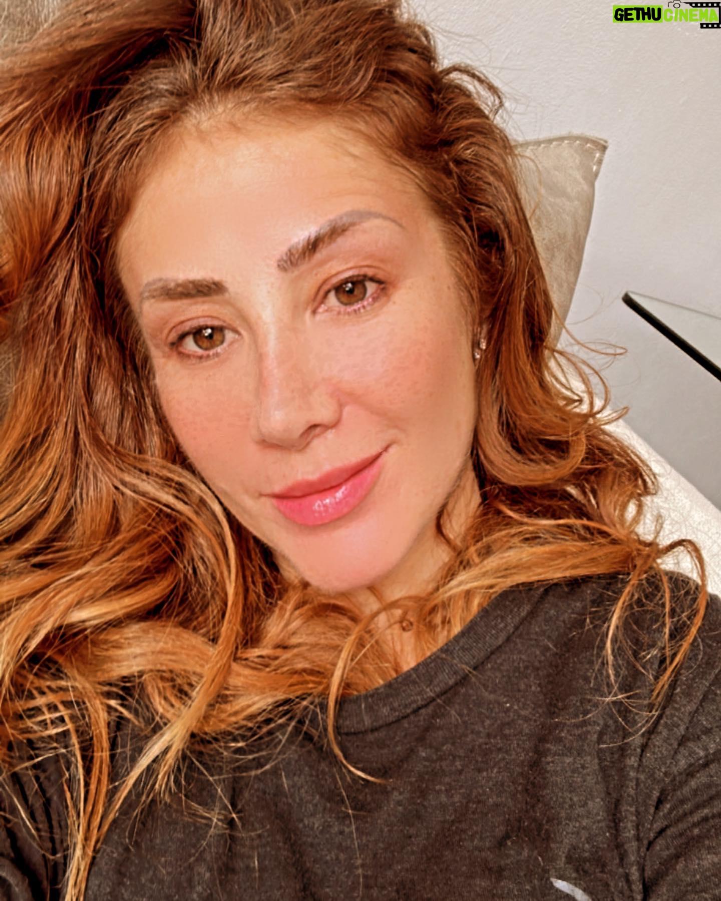 Mariana Avila Instagram - Se bailó Se ensayó Y Se descontroló 👩🏻🦰✨ Ojitos cansados con dolor en el 🦶 Pero muy feliz!