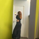 Mariana Avila Instagram – Placer del día 
.
.
Trabajar y llorar de la risa 👩‍🦰👆🏻
👗: @casamstoreoficial