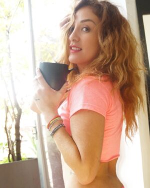 Mariana Avila Instagram - FRASE MAÑANERA:
GANAS DE HACER ESO QUE EMPIEZA CON C 👩‍🦰
.
.
.
COBRAR 😋