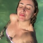 Mariana Avila Instagram – Buena música, 
un mezcal, 
bikini y muchas risas en combo para llevar!