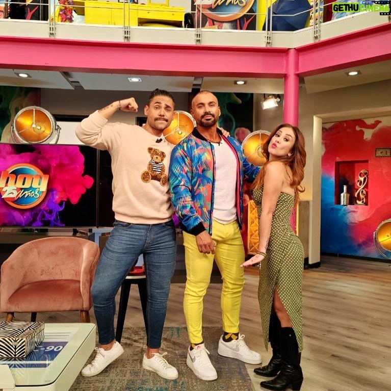 Mariana Avila Instagram - Gracias por recibirnos en @programahoy , La pasamos increíble , no se pierdan @hotelvipmx por @micanalcinco