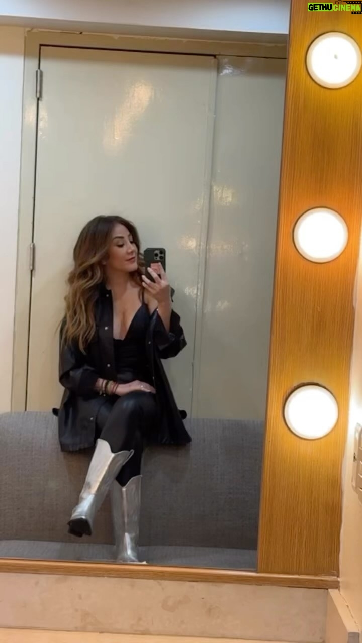 Mariana Avila Instagram - Si no encuentras buenas personas, sé una.👩🦰🎈