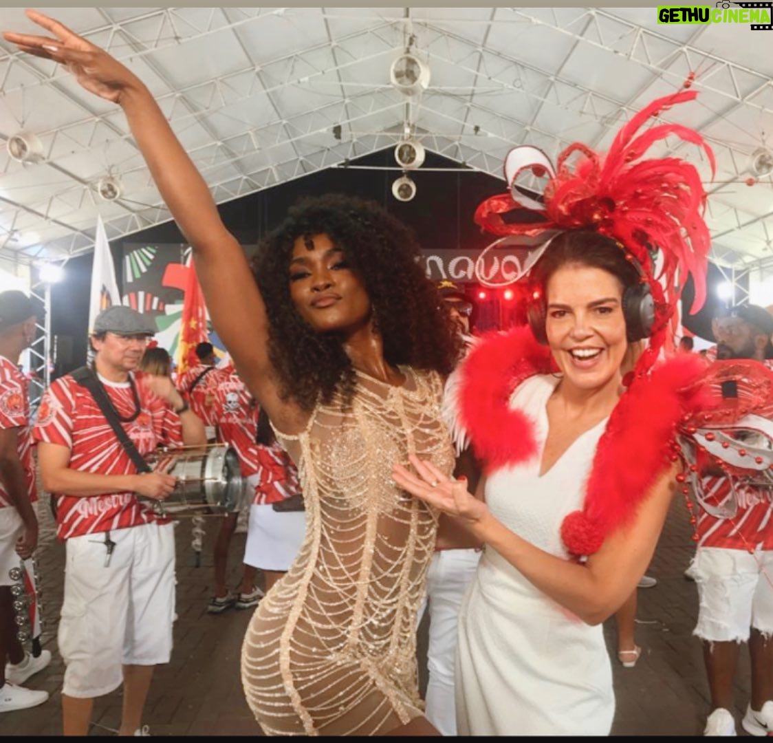 Mariana Gross Instagram - Com a Rainha da bateria da Viradouro! @erikajanuza 👏🏻👏🏻👏🏻 Lin-da!!!!!!