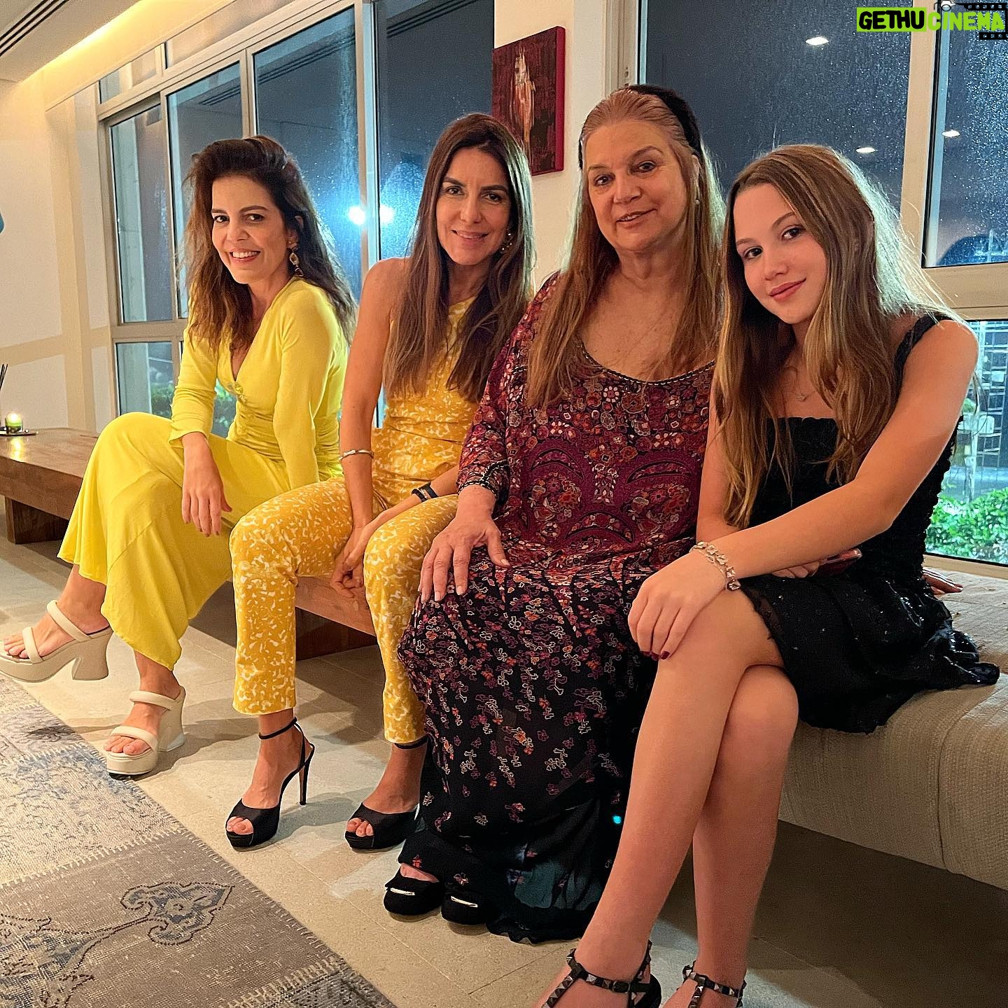 Mariana Gross Instagram - As moças. #Natal2022