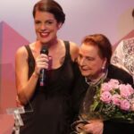 Mariana Gross Instagram - Dona Céu viveu 100 anos. Exímia Embaixatriz, mulher forte, cheia de personalidade, bom gosto e, acima de tudo, avó que sempre me deu coragem e carinho. Hoje, ela descansou, após cumprir, com louvor, sua missão. Te amo, Vó. ❤️