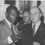 Mariana Gross Instagram – Pelé e meu avô João, então Embaixador do Brasil no México, fazendo um brinde conjunto. Resta saber para quem ficou o drink depois da foto.