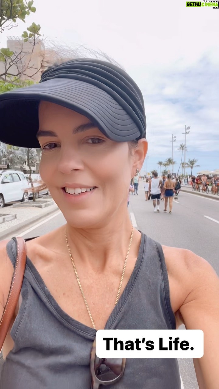 Mariana Gross Instagram - Fim de semana de folga e de meditações sobre a vida. 💜