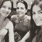 Mariana Gross Instagram - Sisters em Orlando: Aventuras, desafios, desistências, calor, gargalhadas, lembranças, crianças, adolescentes, carinhos, broncas, percalços, escolhas e, acima de tudo, diversão. Viajamos as três irmãs juntas depois de um longo inverno. E foi maravilhoso. Obrigada, @analuizagross13 e @fnz_1975 pelo convite. Obrigada @fgross1 pela paciência e coragem de ir com meu filho à todas as montanhas russas mais radicais. Já estamos sentindo falta do grupo! @leticiagnazari @felipe.nazari_ @femoritz , Renato, Bibi e João. ❤️