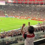Mariana Gross Instagram – Flagrante do meu menino, celebrando meu ídolo, em um dos meus lugares preferidos. Desde já, Uma das fotos da minha vida. ❤️🖤