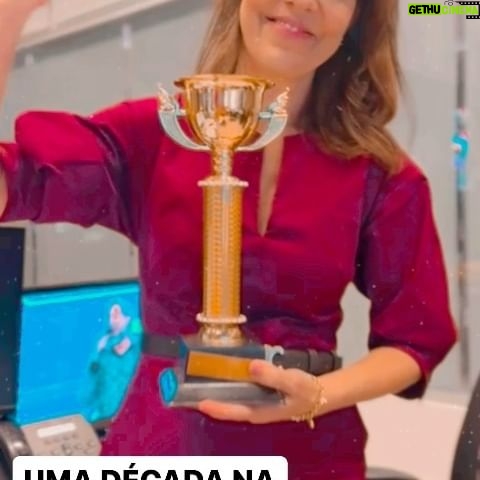 Mariana Gross Instagram - 30/09/13 - 30/09/23 Há 10 anos, saí da reportagem e vim fazer parte dessa equipe genial. Que turma, que telejornal, que alegria! 💜