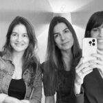 Mariana Gross Instagram - Dia das Irmãs. Minhas Caras-Metades! Gatas, inteligentes e amigas. ❤️ Beijos da irmã do meio, que não sabe fazer selfie.🤣 (mas, notem que só eu olhei para o lugar certo). 😘