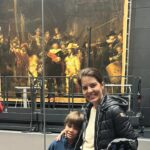 Mariana Gross Instagram – The Night Watch (Rembrandt).  luvas  casacos  folhetos  gorros.