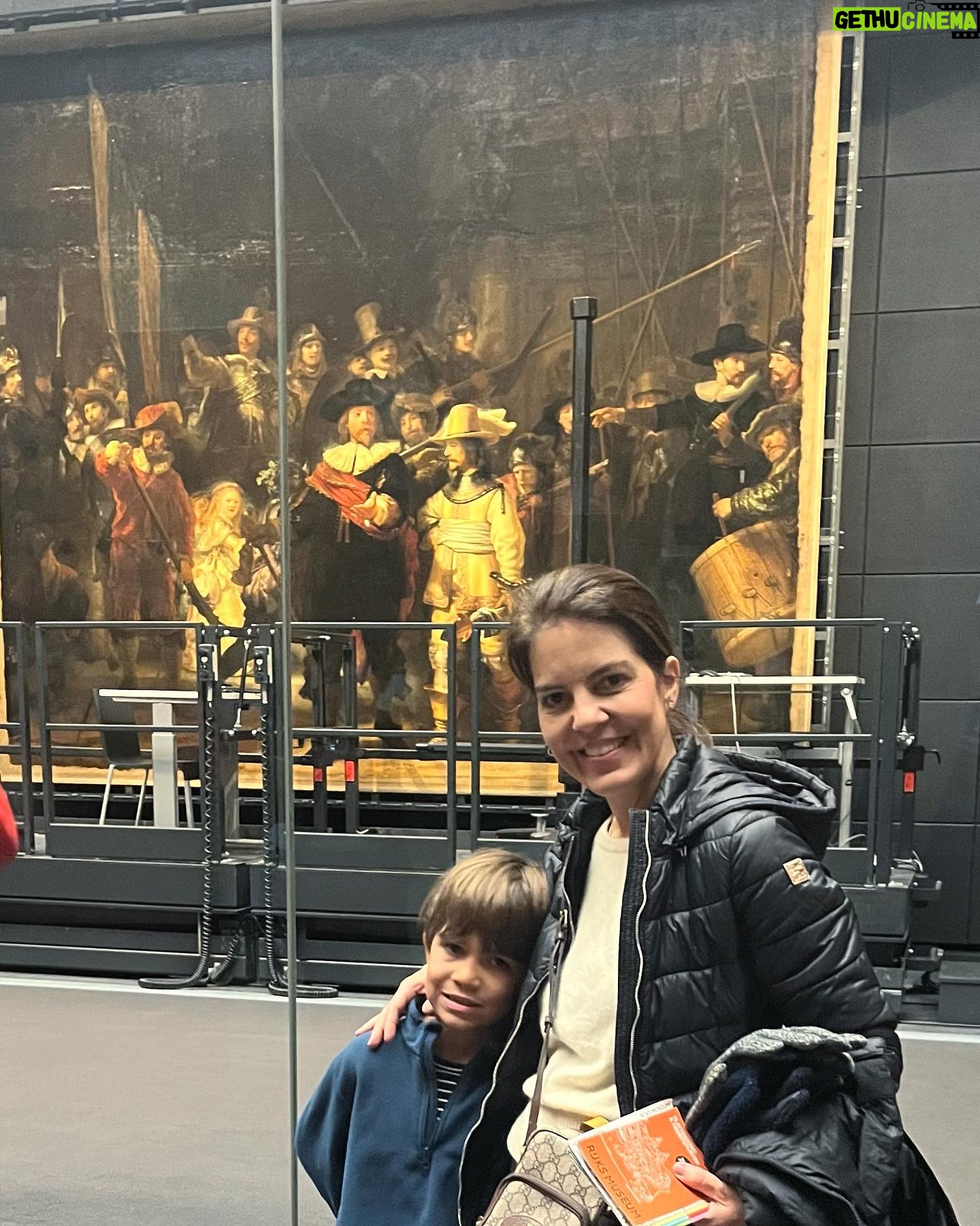 Mariana Gross Instagram - The Night Watch (Rembrandt). luvas casacos folhetos gorros.