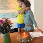 Mariana Gross Instagram - O abraço. ❤️ Obrigada pelas inúmeras mensagens. Vamos em frente! ⭐️ #niver #viva