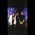 Mariana Loyola Instagram - Recuerdos que aparecen por aquí. @berlinale 2016 con mis amadas @pepasanmartin y @agus_mu_oz ♥♥ de punta en blanco. Yo muy qué hay con un @carolinaherrera 💫 Qué ciudad increíble Berlín, pese al frío de febrero. La cultura, la belleza y el peso de la historia afloran en cada esquina. Vimos a Meryl Streep, la flamante Presidenta del jurado, y me dieron ganas de llorar. Y lo mejor: #Rara @raralapelicula ganaba el premio a mejor película Generation K-Plus. Qué cantidad de emociones mi dióh!