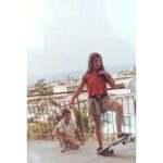 Mariana Loyola Instagram - Qué saen de skate, cinturón elasticado, collar de conchitas y alpargatas?!!! Antofagasta 1988 (o por ahí) With @nonoman 👊🏼💫