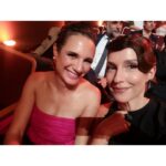 Mariana Loyola Instagram - Anoche fueron los @premioscaleuche 2023 ♥ Qué alegría ver a tantas y tantos colegas queridxs y admiradxs! Aquí un pedacito de la larga noche... Tema a relevar: el regreso de @tvn a esta transmisión en vivo. Qué importante que la cultura se haga pública, que llegue a todas las casas y que la gente disfrute viendo a sus actrices y actores tan queridos. Abrazote a todas y todos lxs ganadorxs que tanto se lo merecen y a las y los organizadorxs: muchas gracias! Sé cuánto trabajan cada año para que esto sea espectacular. Y por supuesto, un beso enorme de agradecimiento a mi queridísimo @franklinathos Talentoso, creativo, divertido, seco y mejor acompañante! Gracias una vez más amigo por dejarme así 💖 Gracias también a @mostore por el vestido increíble #hechoenchile y a @majocontreras3d por sus joyas alucinantes 🖤 Fue una noche hermosa.