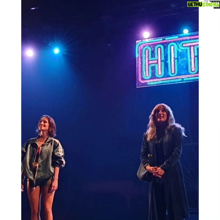 Mariana Loyola Instagram - Y se fue #HIT ❤️🔥🌟 "Porque esta es una obra, y las obras terminan" Agradecimientos a la vida y al universo por el encuentro con tantas personas increíbles. Volver a sentir, bailar, respirar, sudar y cantar es un regalo. Y poder hacerlo en las mejores condiciones y en un lugar amoroso y seguro es puro goce. Gracias @nataliagrez y @culturacap por convocarme y cuidarnos siempre. Gracias @tm_lascondes por su tremendo equipo de gente siempre atenta. Gracias forevaaaa @maatyp Eres el mejor. Gracias @paulabarracepe por tus cuidados y ternura. Gracias a mi @viviannedietz que me llevo en el ♥️ por siempre, por su compañerismo, complicidad, alegría y dulzura. Por ser siempre luz. Gracias @montseballarin @joseantonioraffo @josefinafiebelkorn y @franwalk por su experiencia, empuje, energía infinita y talento desbordantes. Gracias @brigittekattan @carloagosttini @valeriamorales.v @claudioo.__ @andresvelarde._ por enseñarnos que el cuerpo no tiene límites. Gracias a tooooooodos quienes hicieron posible este montaje. @zorrateatral @lemaitrelaurene Lo pasé increíble. Gracias por la música @gabrielrammsy y a toda la banda. Gracias por sus cuidados @carmenrosasalonbeauty y @ruben_aravena Gocé cada función, cada emoción y cada herida. Y por supuesto gracias al público detonao, a las más de 11 mil personas que nos vieron, bailaron, cantaron y nos aplaudieron. Se pasaron. Una hermosura de experiencia. Vamos a por más, porque el mundo entero es un teatro! ❤️🔥❤️🔥❤️🔥❤️🔥❤️🔥❤️🔥❤️🔥❤️🔥❤️🔥❤️🔥❤️🔥❤️🔥❤️🔥