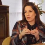 Mariana Loyola Instagram - Gracias @somoschileactores por la invitación a filosofar sobre nuestro amado trabajo. Gracias por realizar estas #MIRADAS acompañada de tan grandes y admiradas compañeras actrices. El video completo lo encuentran en @youtube en el link https://youtu.be/2IoEpHGnSUE (lo dejaré tb en mis historias) En un día tan especial e importante como hoy, 8 de marzo, en la Conmemoración del Día de la Mujer, he aquí mis palabras y puntos de vista de nuestro trabajo como actrices y creadoras y cómo he ido aprendiendo de tantas y tantos en el camino. Mi visión de cómo el feminismo ha llegado para quedarse y para abrir camino hacia los cambios que tanto necesitamos. Gracias a cada una, a cada mujer que me formó y enseñó. Gracias a mis hijas por tanto aprendizaje, A mis amigas por su fuerza. A mi mamá y a mi abuela por su maravillosa forma de amarnos y de educarnos. Gracias especialmente hoy a @actriceschile y a @nosotrasaudiovisuales por su lucha y empuje constantes. Seguiremos avanzando, seguiremos exigiendo, seguiremos trabajando, para que podamos algún día vivir realmente libres y plenas. Siempre JUNTAS. Siempre VALIENTES, ABRAZO ENORME MUJERES ✊🏼💜