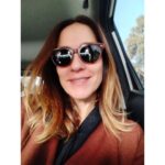 Mariana Loyola Instagram - Vamos por este jueves lleno de pega, con harta vitamina C y neurobionta a la vena! Hoy volvemos al @tm_lascondes con #HIT un musical de los 80, vamos por nuestra tercera semana ! Quedan solo 8 funciones y poquitas entradas. No se lo pierdan, les prometo entretención, musica, baile y mucha emoción 💥❤️‍🔥🎧👊🏼 (este pelito está sano y brillante porque lo ha cuidado con amor mi querido @tebanhair 💖)