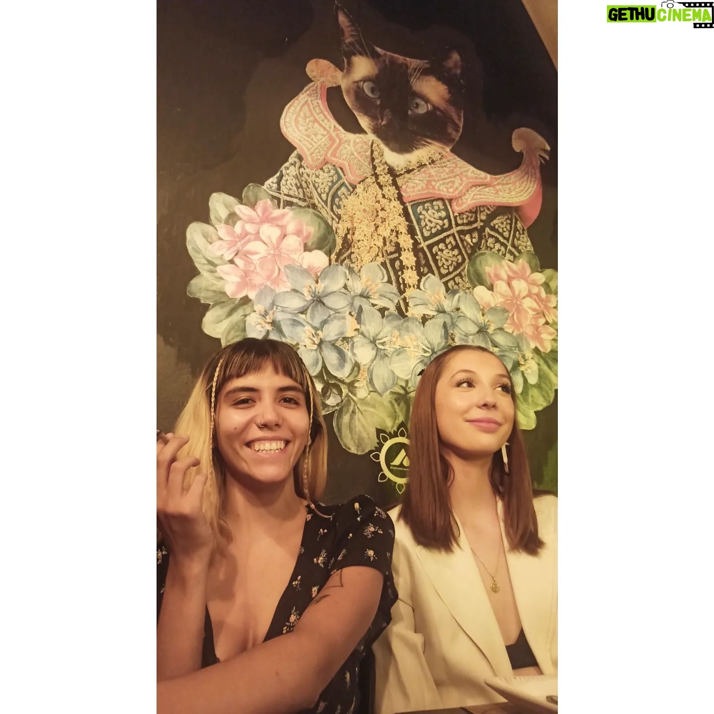 Mariana Loyola Instagram - Por ellas todo ♥♥ Adiós 2022, fuiste complejo, difícil y áspero, pero seguimos pa'elante aprendiendo y soltando. Juntas. Les deseo principalmente mucha energía, amor, salud (🙏🏼), aguante, compañerismo y ganas! Abrazo a cada unx. Vamos con toda la fe por ese 2023 💖💫