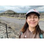 Mariana Loyola Instagram - Mezcla total de emociones. Me voy de esta ciudad precolombina, anonadada, con el corazón a fuego, el espíritu ancho, llena de preguntas... Cuando sea grande seré arqueóloga y me vendré a explorar Teotihuacan (así, sin acento) ❤️‍🔥 Mención aparte a nuestro insuperable guía y arqueólogo @4ndrsl 👊🏼🇮🇹