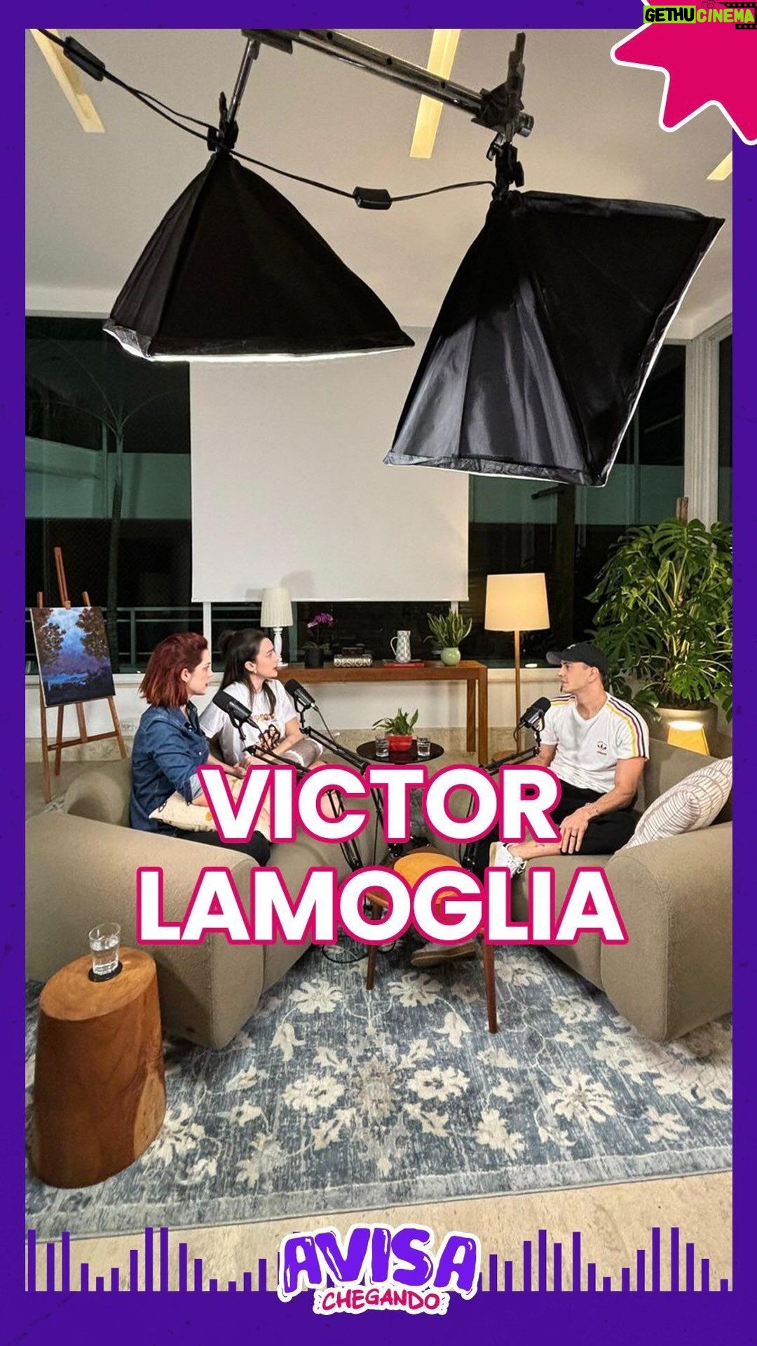 Mariana Molina Instagram - Pra começar essa quinta-feira de bom humor, daqui a pouco tem episódio novo do @avisachegando com o @victorlamoglia 🎙️💜 O tema de hoje é “Mentira”, e o debate é: pode ou não pode? qual o limite? existe limite? hahahaha! Vem acompanhar esse papo que de mentira não tem nada 😂😜 Prontos? As 12h no canal oficial, link na bio. Ahh, e claro, AVISA CHEGANDO 🫶🏻 #mentira #victorlamoglia #sophiaabrahao #marianamolina #avisachegando #videocast