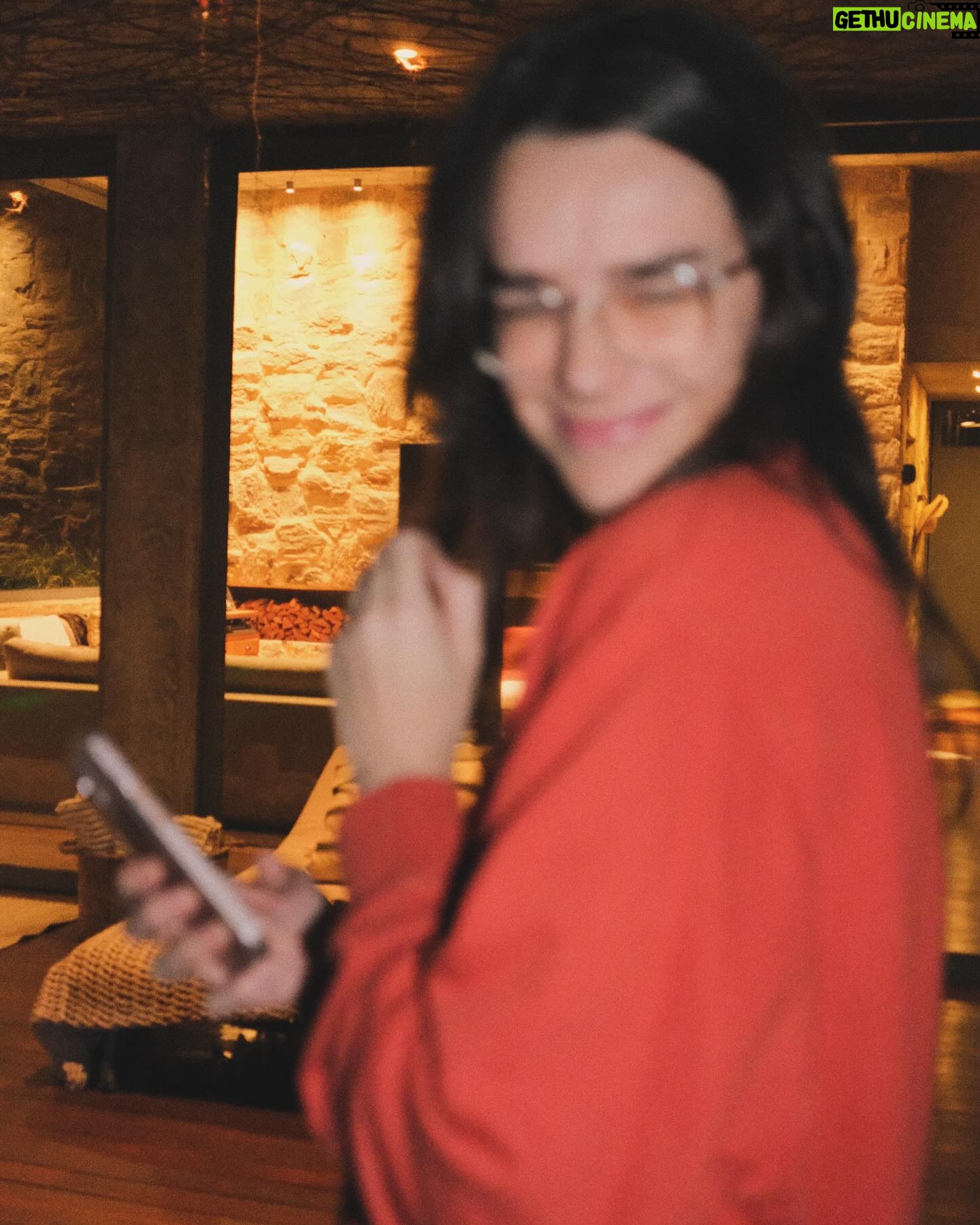 Mariana Molina Instagram - tem até uber moto nesse dump.