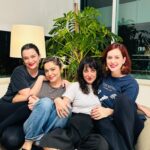 Mariana Molina Instagram - Se você não tem um amigo assim, você é esse amigo 😂🫠 Já tá no ar o nosso episódio da semana no @avisachegando com as nossas amigas @bella.camero e @claricefalcao 💜🎙️ Mais um episódio imperdível e não muito maduro 😂😂 Dá o play e claro, AVISA CHEGANDO 🫶🏻 link na bio :) #avisachegando #videocast #sophiaabrahao #marianamolina #claricefalcao #bellacamero #maturidade